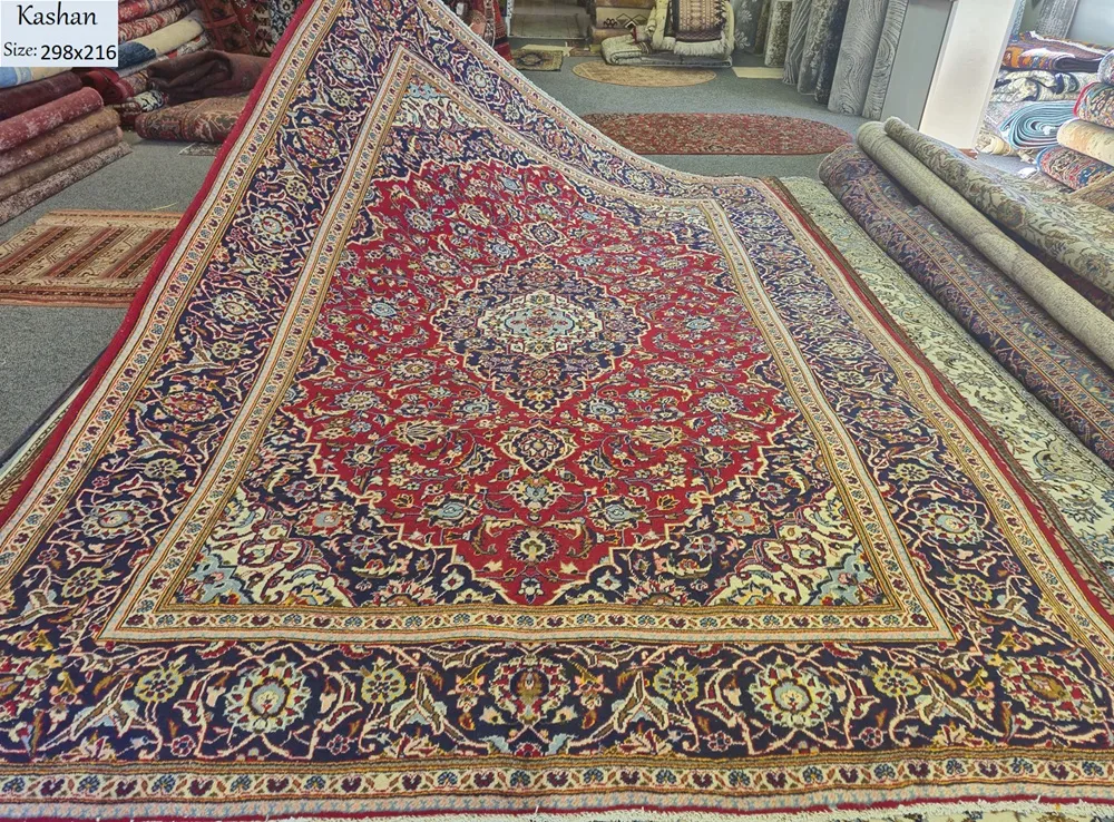 Hand knotted Persian Kashan rug