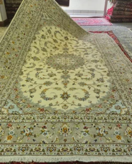 Fine Hand-Knotted Nain